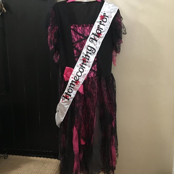 Halloween  Costume - Homecoming Horror Queen - Picture 2 of 2